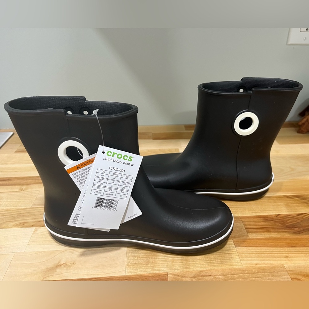 Brand new crocs shorty rain boot size 7 women’s